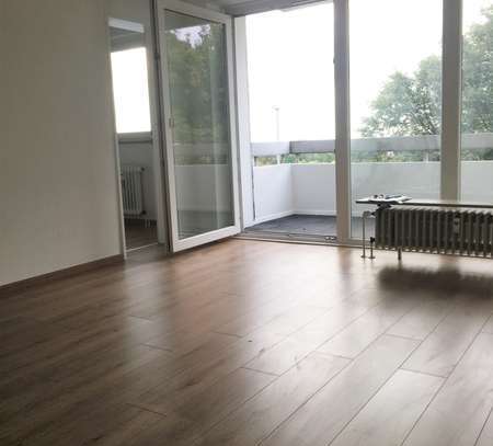 ***Renovierte 1-Zimmer-Wohnung mit Balkon u. separater Küche*** ab Januar 2025