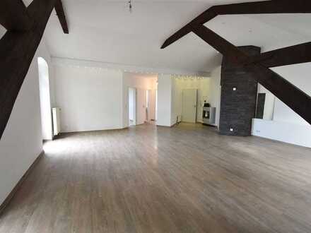 Loft-Stil! Großflächige Wohnung 4-Zimmer-Whg mit Balkon
