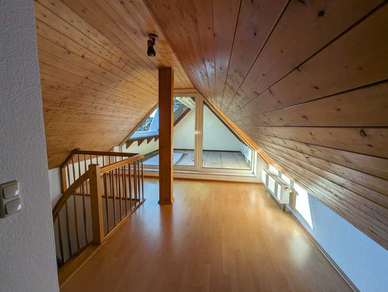                                                               KEINE Maklergeb&uuml;hr - Gro&szlig;z&uuml;gige 4-Zimmer-Wohnung mit Einbauk&uuml;che und S&uuml;d-Dachte&hellip;                                                       in Großgründlach (Nürnberg)