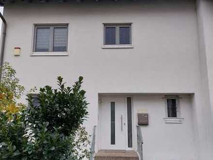 Attraktives Haus mit sechs Zimmern und EBK in Schriesheim