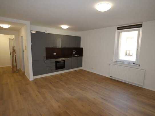 Toll ausgestattetes Apartment in zentraler Lage * EBK * TL-Bad * Pkw-Stpl. *