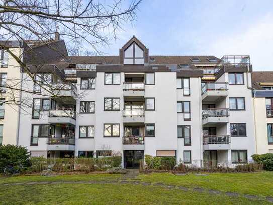 Gepflegte sowie helle 2-Zimmer Eigentumswohnung mit Stellplatz, Balkon, Aufzug & Blick ins Grüne