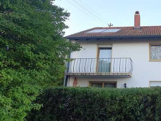 Doppelhaushälfte mit Balkon & Terrasse in ruhiger Lage