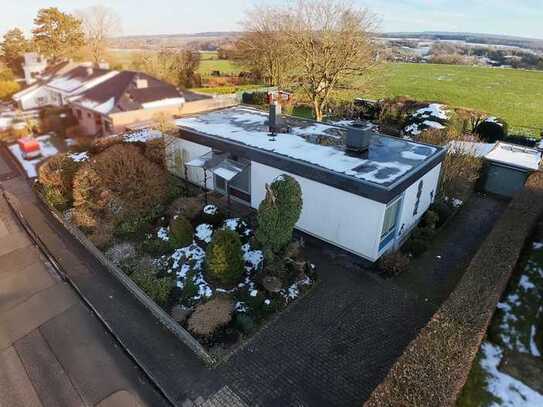 "Ihr neues Zuhause mit Postkartenblick – Großes Grundstück mit traumhafter Aussicht!"