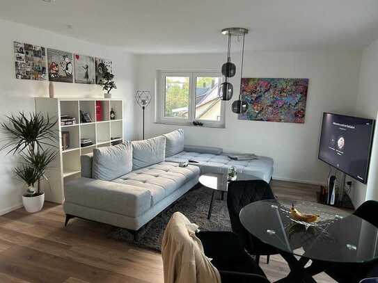 Neubau: 2-Zimmer-Wohnung mit Balkon, Küche und TG-Stellplatz im Herzen Pfedelbachs