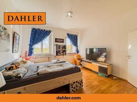 Renovated and well maintained apartment with park-like community garden
