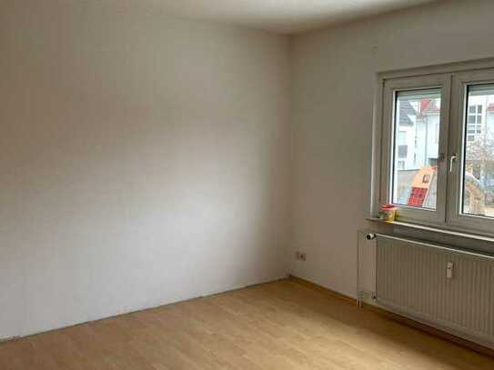 Ansprechende 3-Zimmer-Wohnung mit Balkon und EBK in Hanau Klein Auheim
