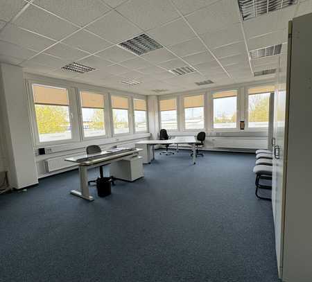 helle Bürofläche im Gewerbegebiet Kavelstorf - 3 Büroräume, Stellplätze, Küche