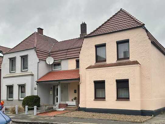 Hochmodernisierte 4-Zimmer-Doppelhaushälften mit Baugrundstück in Nordenham