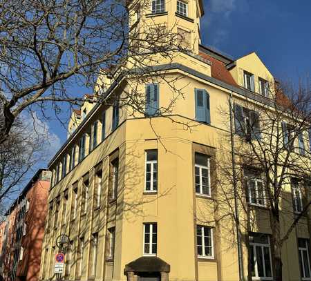 Topsanierte City-Wohnung im Baudenkmal!! EIGENER EINGANG !!