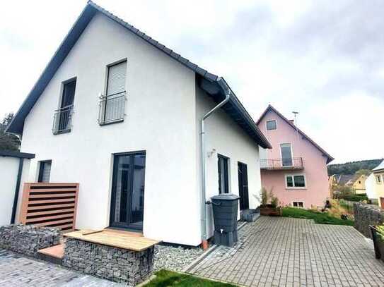 Modernes, energieeffizientes Zuhause mit Aussicht in ruhiger Lage