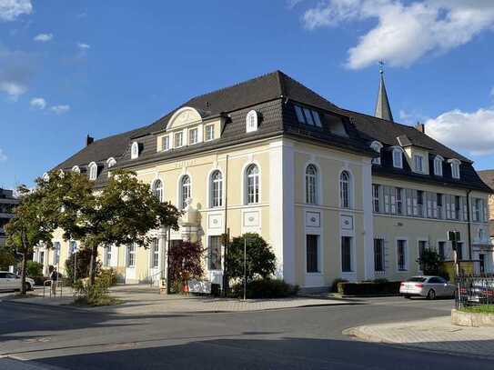 Großzügige 2-Zimmer-DG-Wohnung mit gehobener Innenausstattung mit Balkon und EBK in Hann. Münden