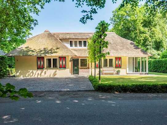 Direkt um die Ecke von Golfplatz Borghees : Reetdach Villa mit einer Wärmepumpe