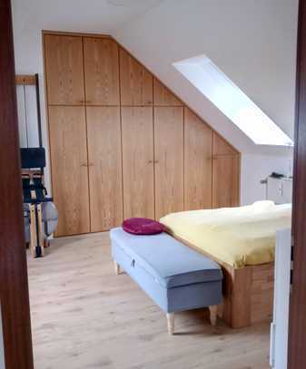 Attraktive 3-Zimmer-Maisonette-Wohnung mit gehobener Innenausstattung mit EBK in Stadtbergen