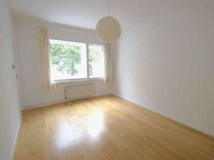 Ruhige Gewerbewohnung-Savignyplatz-2 Zi., Eichenparkett. Vacant beautiful renovated 2r. oakparquet