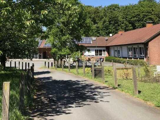 Freistehendes Mehrfamilienhaus mit viel Platz in ländlicher Lage