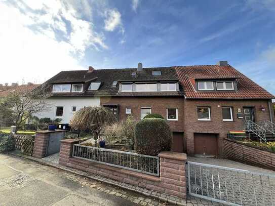 Bothfeld: Exzellentes RMH mit viel Platz auf 3 Etagen, Garten & PKW-Garage in bester Lage!