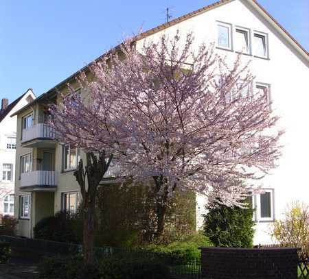 Bad Oeynhausen: Ruhig gelegene 2-Zimmer-Wohnung, DG, Keller, auf Wunsch mit Garage in Kurparknähe