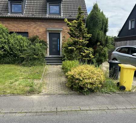 Doppelhaushälfte mit großem Garten nach Kernsanierung in Düsseldorf-Wersten