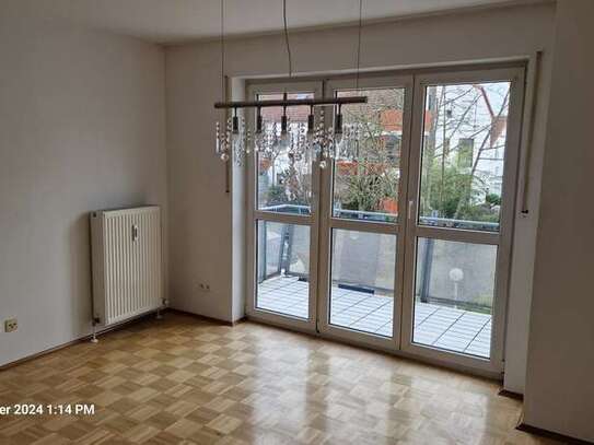 Stilvolle 2-Zimmer-Wohnung mit gehobener Innenausstattung, neuer Einbauküche und Balkon in Stutensee