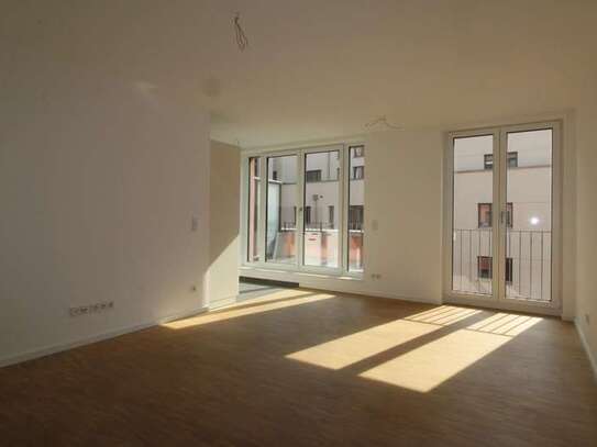 **Ab 01.02.2025 bezugsfrei! Moderne 4 Zimmerwohnung mit zwei Bädern, EBK und Balkon im Zentrum**