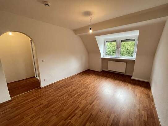 **TOP**frisch gestrichene 3 Zimmer Dachgeschosswohnung! **2x Badezimmer!**