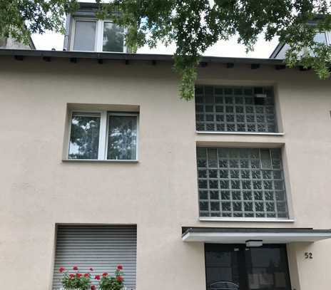 Düsseldorf-Benrath - Gepflegte Wohnung mit drei Zimmern und Balkon in Düsseldorf-Benrath