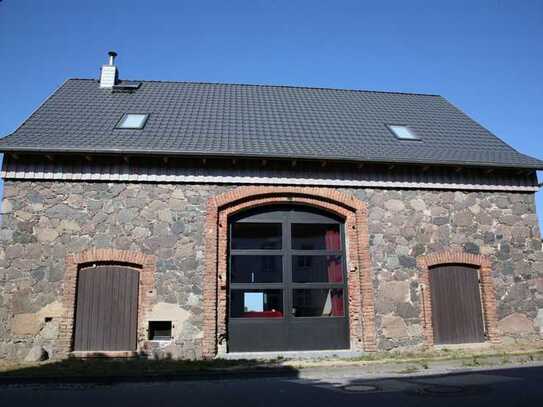 Feldsteinscheune
Architektenhaus mit außergewöhnlichem Charme