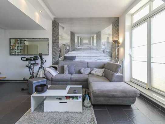 Gesamtfläche ca. 95 m²: Lichtverwöhnter 2,5-Zimmer-Maisonettetraum mit 2 Balkonen in ruhiger Lage