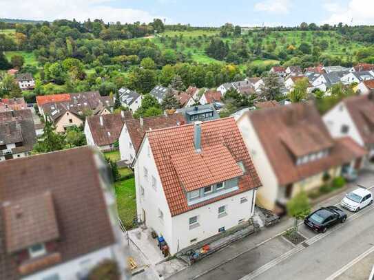 Freistehendes Einfamilienhaus mit Ausbaupotenzial und schönem Garten in Aussichtslage