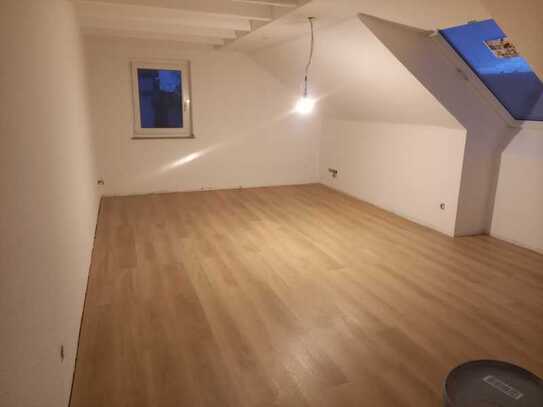 Neu geschaffene 2,5-Zimmer-DG-Wohnung in Köln Dünnwald