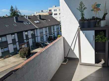 Stilvolle, sanierte 3-Zimmer-Wohnung mit Balkon in Köln