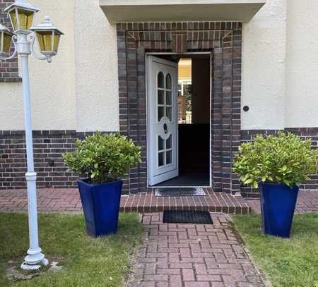 ruhiger 3-Zimmer Gartentraum mit Terrasse in modernisierter Stadtvilla mit Wintergarten und Kamin