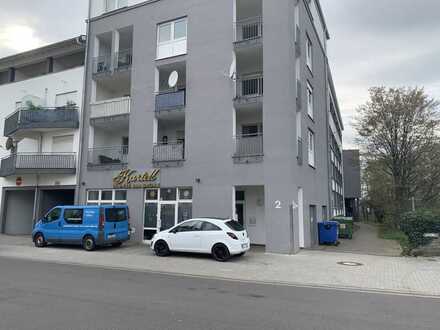 (VE 476) In Bruchsal Innenstadt sofort bezugsfertiges,renoviertes App. m. Terrasse u. KFZ-Stellplatz