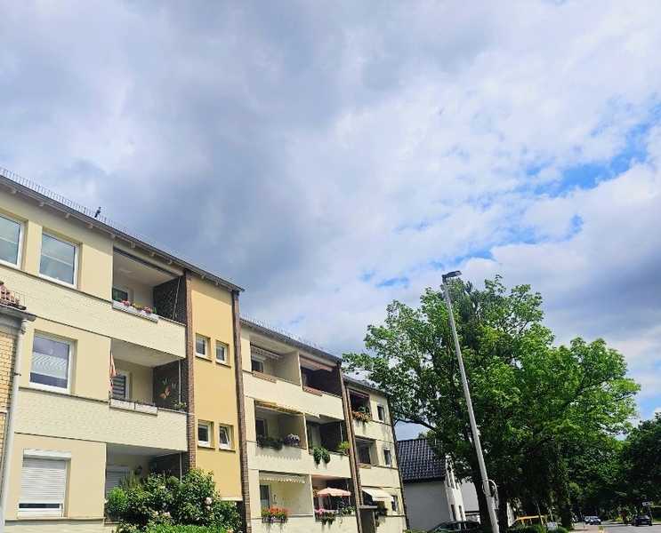 Gut geschnittene 3-Zimmer-Wohnung mit Balkon und Garage