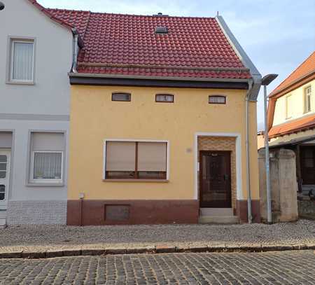 Einfamilienhaus mit Garten und Garage in Alsleben