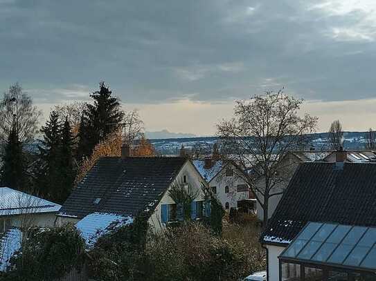 Attraktive 2,5-Zimmer-Wohnung mit See-, Bergsicht und Loggia in Allensbach