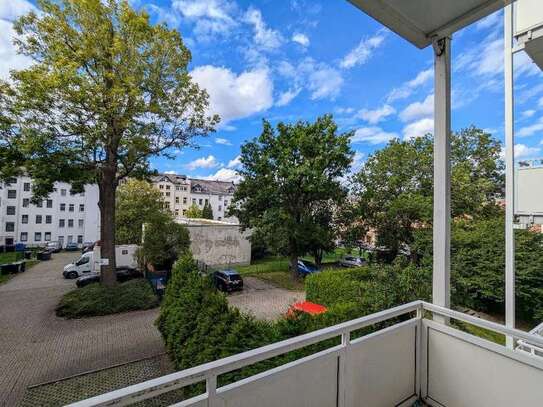 schicke 2 Raumwohnung in zentraler Lage mit Balkon