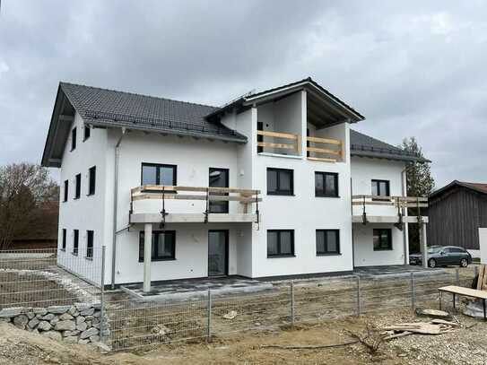 Moderne, schicke DG- Wohnung mit Balkon in ruhiger Lage. ERSTBEZUG!