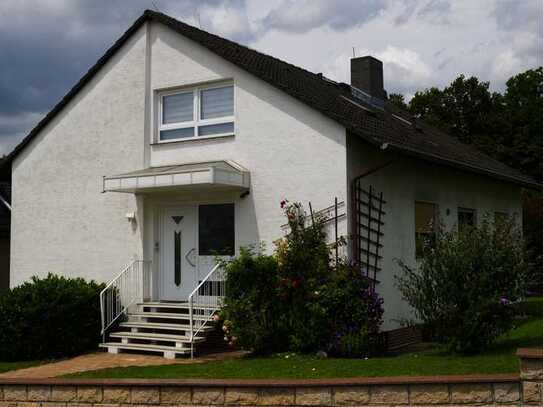 Einfamilienhaus mit Vollkeller, Glasfaseranschluss, Garage, grosser & gepflegter Garten in Baunatal