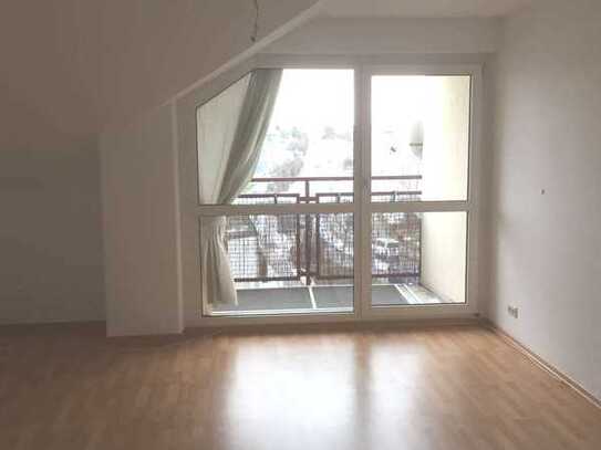 Schöne Dachgeschosswohnung mit Balkon