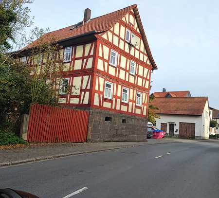 Gehöft mit zwei Wohnhäusern - Bei Bedarf mit Weideland!