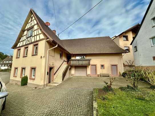 Einfamilienhaus mit Garage, Nebengebäude & großzügigem Grundstück