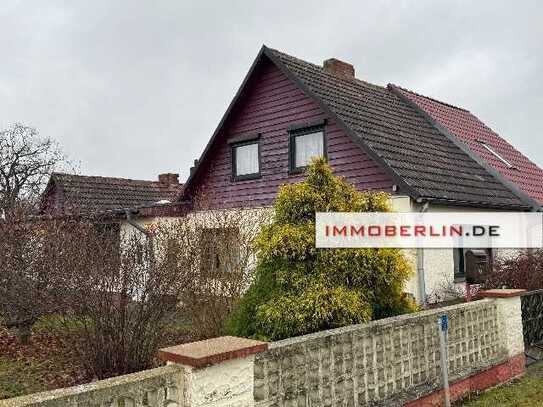 IMMOBERLIN.DE - Sympathisches Haus mit Gartenidylle in ländlicher Lage