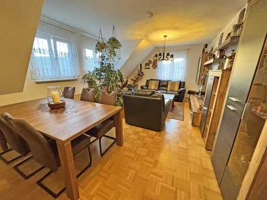 Freundliche 2- Zimmer- Wohnung!Küche mit EBK, TGL- Bad, AR, Südbalkon, Keller, PKW-Stellplatz