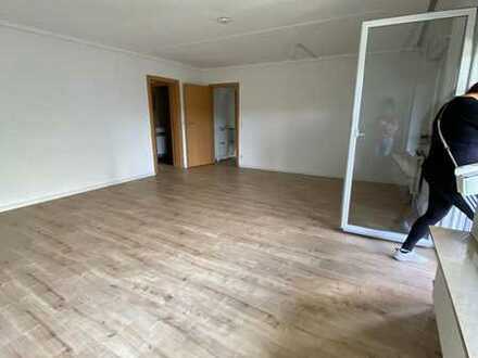 Vollständig renovierte 3-Zimmer-Wohnung mit Balkon und EBK in Waiblingen