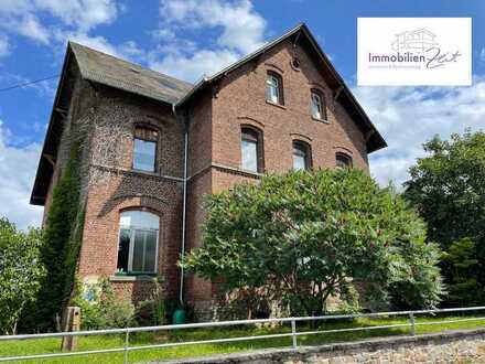 Ein Haus mit Geschichte! Historische Dorfschule mit individuellem Charme