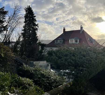 Ruhige, helle 2-Zimmerwohnung, möbliert, in Halbhöhenlage und Blick auf den Fernsehturm