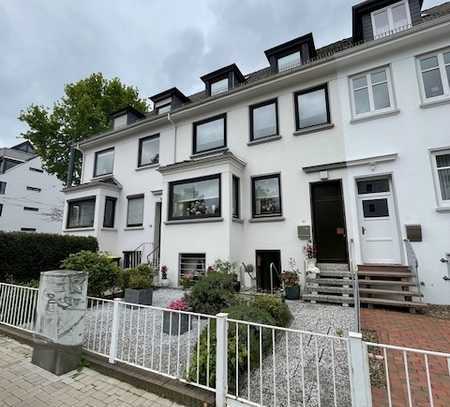 Mehrfamilienhaus (mietfrei) mit drei Wohneinheiten in bevorzugter Lage - Bremen – Schwachhausen