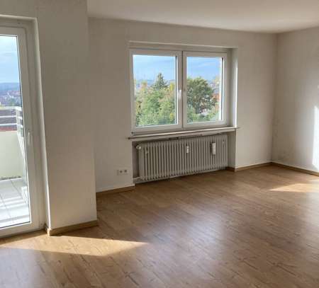 helle 3 Zimmer Wohnung mit Balkon